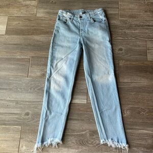H&M Divided Light Wash Button Fly Cropped Women’s‎ Jean, size 4